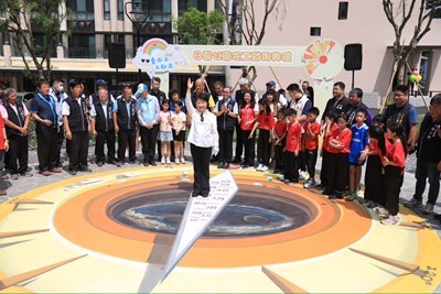 全國首創-大肚-日晷公園-啟用成打卡熱點-盧市長讚-全齡共融新亮點